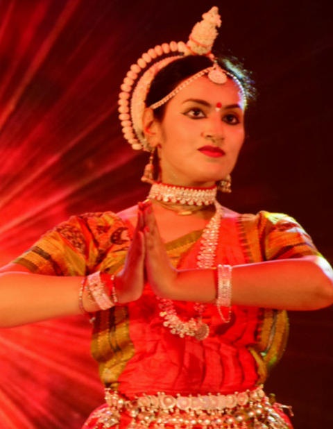 gracysinghdancetroupe.com : Spriha Roy