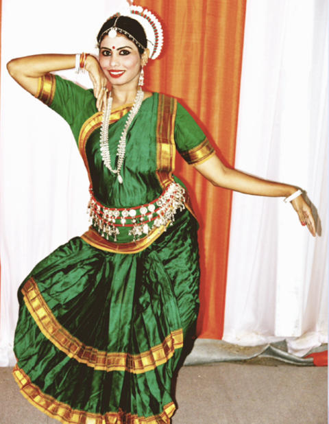 gracysinghdancetroupe.com : Meenakshi Acharya